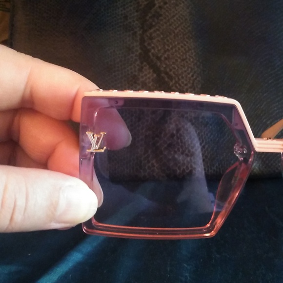 Louis Vuitton sunglasses - Picture 3 of 11